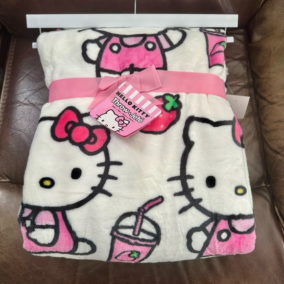 Hello Kitty with Strawberry Drink & Strawberries 60” x 70” Plush Throw Blanket - Picture 5 of 14